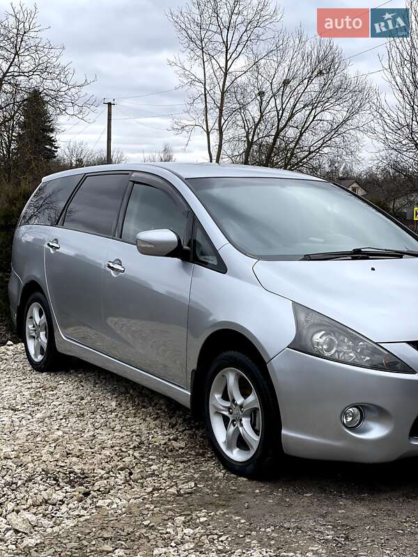 Минивэн Mitsubishi Grandis 2006 в Кременце
