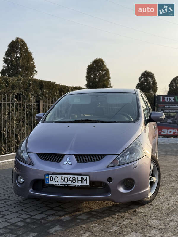 Минивэн Mitsubishi Grandis 2004 в Долине