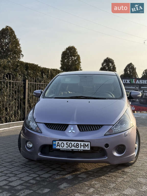 Минивэн Mitsubishi Grandis 2004 в Долине