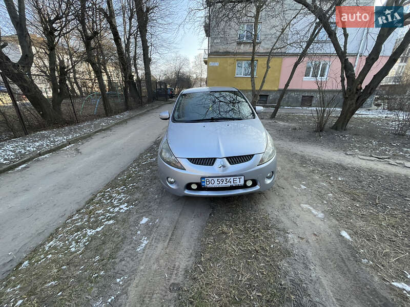 Минивэн Mitsubishi Grandis 2006 в 