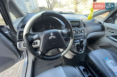 Минивэн Mitsubishi Grandis 2006 в 