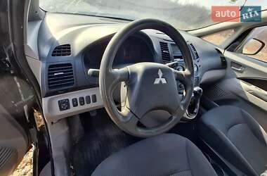 Минивэн Mitsubishi Grandis 2006 в 