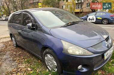 Минивэн Mitsubishi Grandis 2005 в 