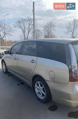 Минивэн Mitsubishi Grandis 2006 в 