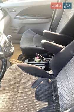 Минивэн Mitsubishi Grandis 2006 в 