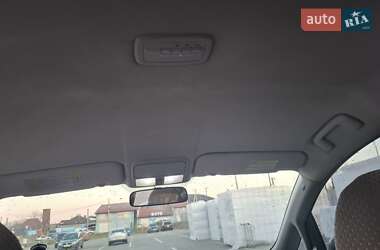 Мінівен Mitsubishi Grandis 2004 в 