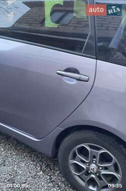 Минивэн Mitsubishi Grandis 2004 в 