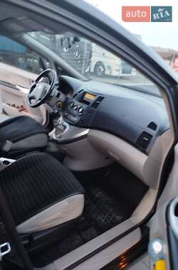 Минивэн Mitsubishi Grandis 2004 в 