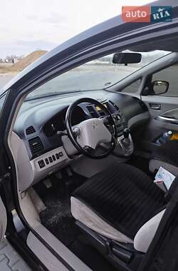 Минивэн Mitsubishi Grandis 2004 в 