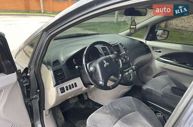 Минивэн Mitsubishi Grandis 2006 в 