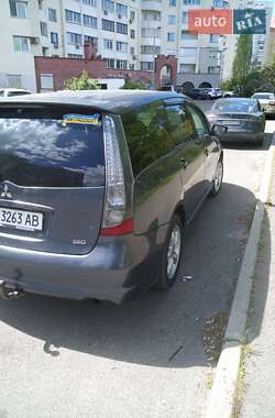 Минивэн Mitsubishi Grandis 2006 в 