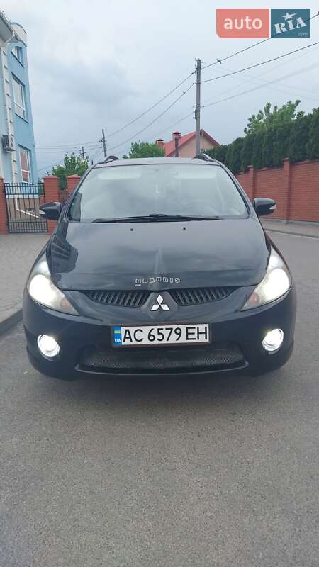 Мінівен Mitsubishi Grandis 2005 в 