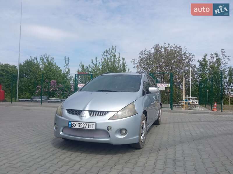 Mitsubishi Grandis 2004