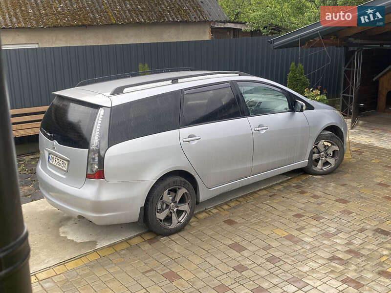 Mitsubishi Grandis 2005