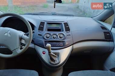 Мінівен Mitsubishi Grandis 2004 в 
