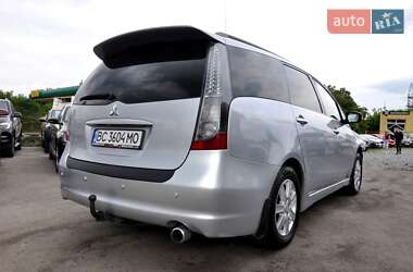 Минивэн Mitsubishi Grandis 2004 в 