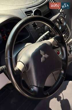 Мінівен Mitsubishi Grandis 2008 в 