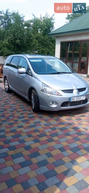 Мінівен Mitsubishi Grandis 2010 в 