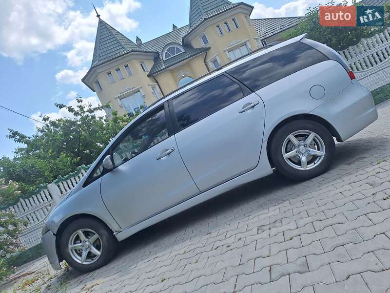 Mitsubishi Grandis 2005