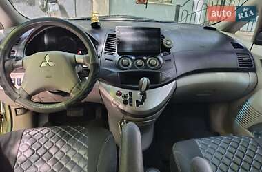 Минивэн Mitsubishi Grandis 2004 в 