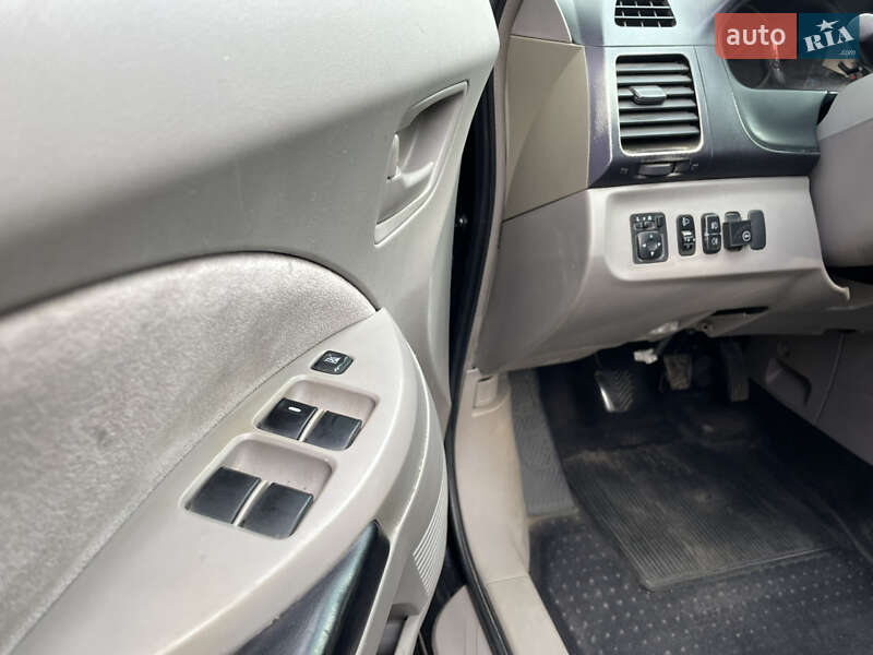 Мінівен Mitsubishi Grandis 2005 в Чернівцях