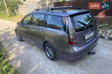 Минивэн Mitsubishi Grandis 2004 в 