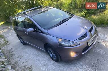 Минивэн Mitsubishi Grandis 2004 в 