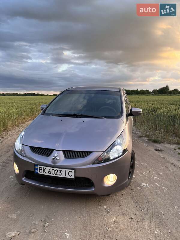 Mitsubishi Grandis 2004