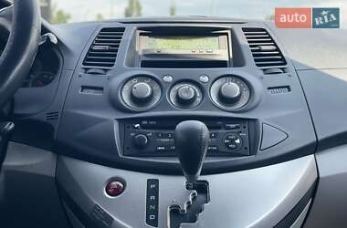 Минивэн Mitsubishi Grandis 2006 в 