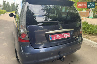 Минивэн Mitsubishi Grandis 2010 в 