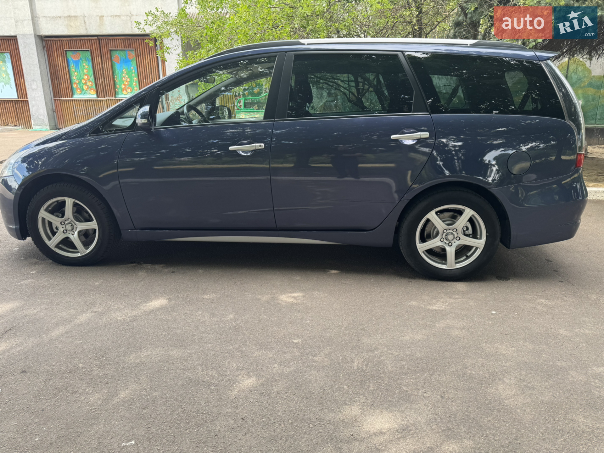 2010 Mitsubishi Grandis - мініатюра 12