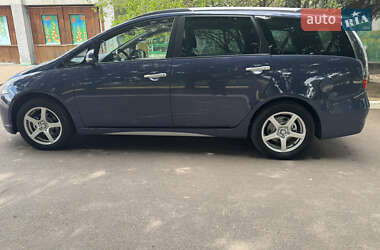Минивэн Mitsubishi Grandis 2010 в 