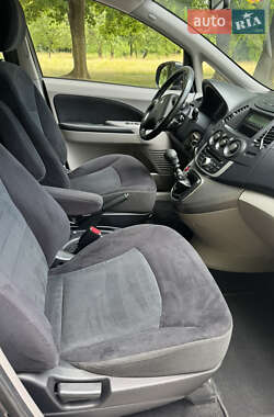 Минивэн Mitsubishi Grandis 2010 в 