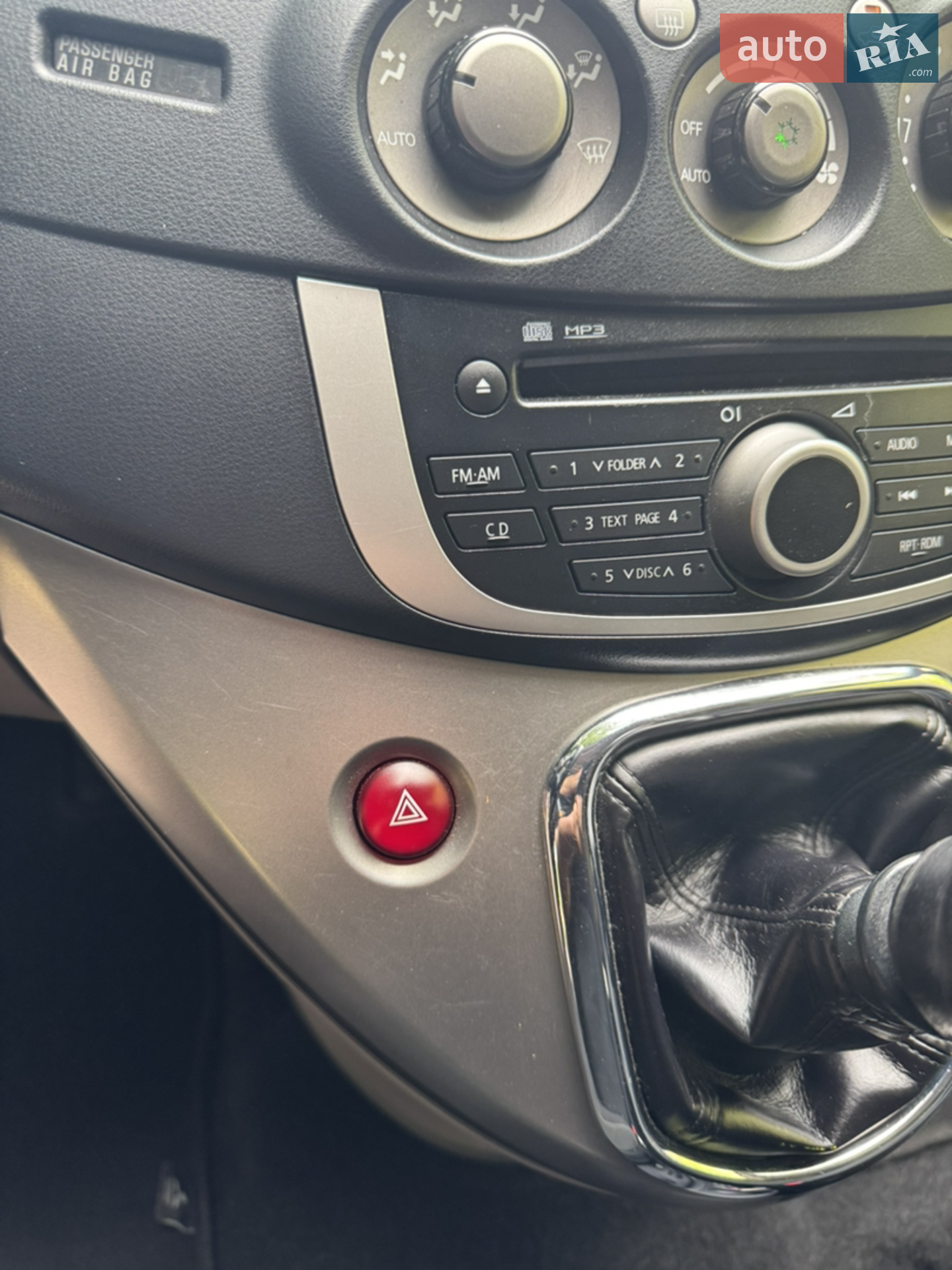 2010 Mitsubishi Grandis - мініатюра 29