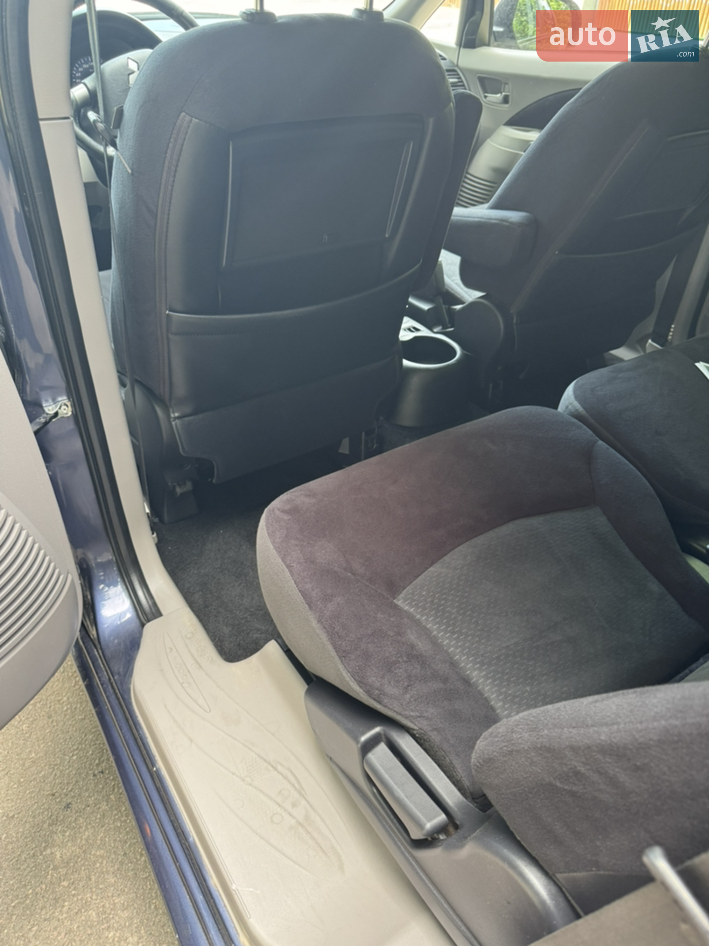 2010 Mitsubishi Grandis - мініатюра 32