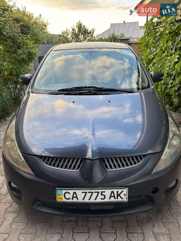 Минивэн Mitsubishi Grandis 2007 в Мошнах