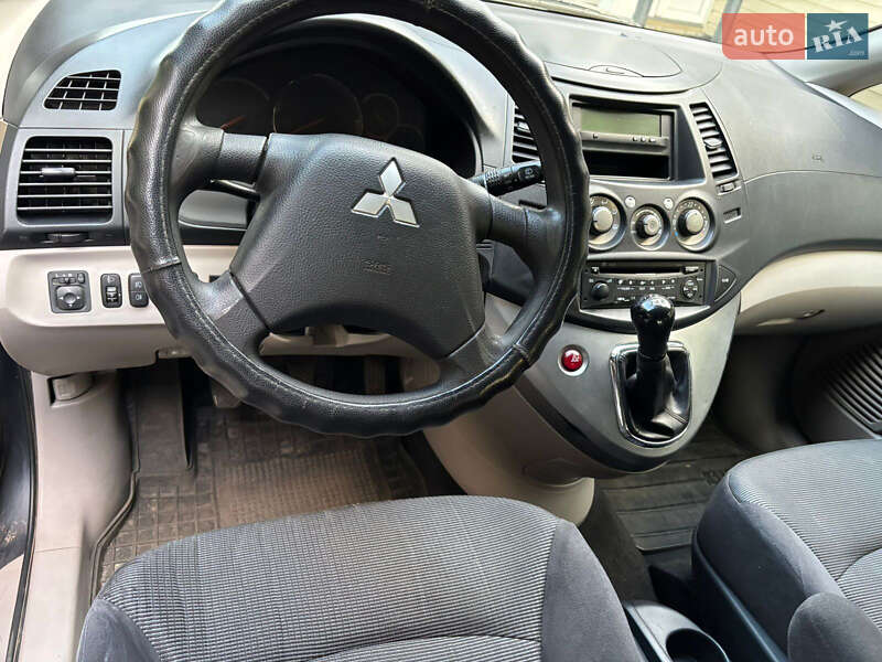 Минивэн Mitsubishi Grandis 2007 в Мошнах