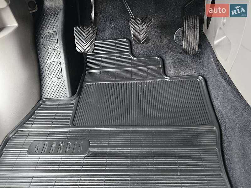 Мінівен Mitsubishi Grandis 2006 в Хмельницькому