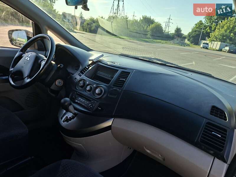 Минивэн Mitsubishi Grandis 2006 в Черновцах