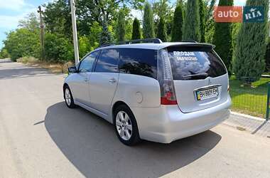 Минивэн Mitsubishi Grandis 2005 в 