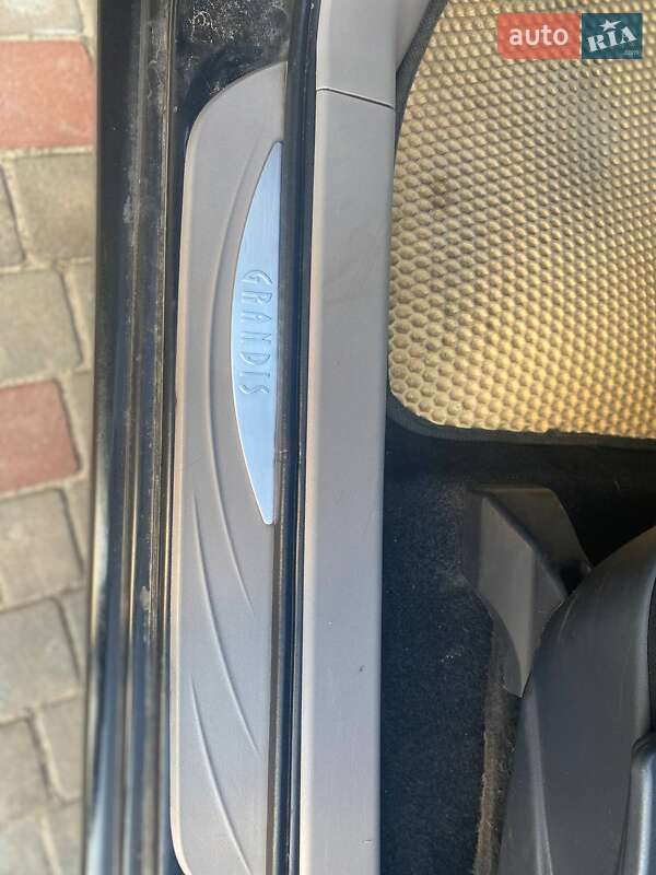 Минивэн Mitsubishi Grandis 2008 в Львове