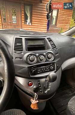 Минивэн Mitsubishi Grandis 2007 в 