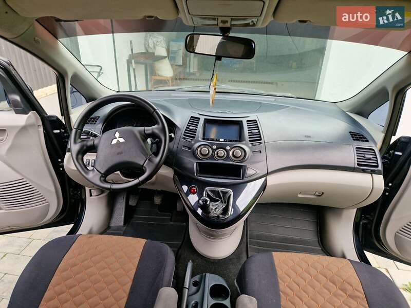 Минивэн Mitsubishi Grandis 2007 в Ужгороде