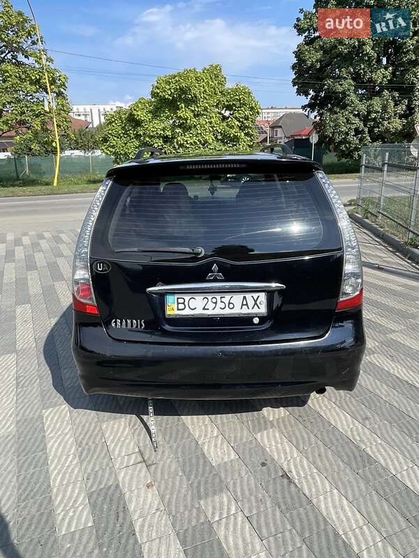 Минивэн Mitsubishi Grandis 2006 в Ужгороде