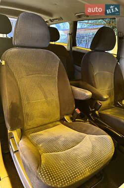 Минивэн Mitsubishi Grandis 2007 в 