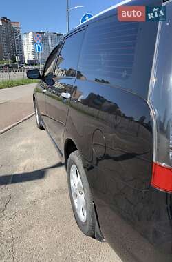 Минивэн Mitsubishi Grandis 2008 в 