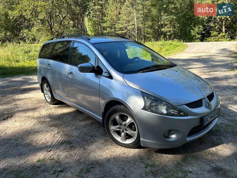 Минивэн Mitsubishi Grandis 2006 в 