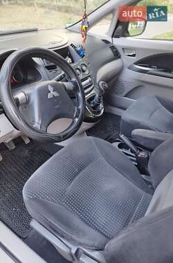 Минивэн Mitsubishi Grandis 2005 в 