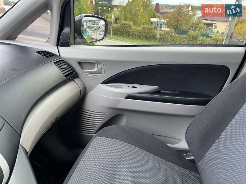 Мінівен Mitsubishi Grandis 2008 в Чернівцях