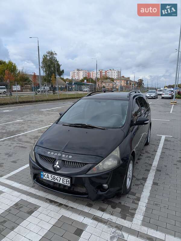 Mitsubishi Grandis 2005